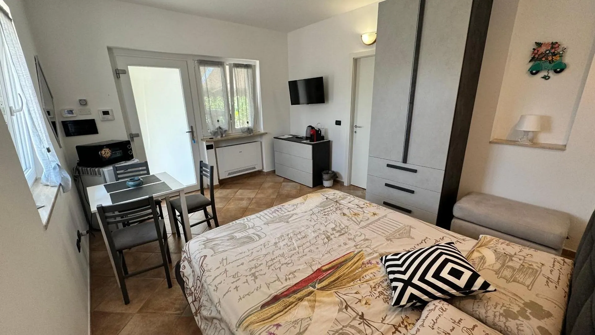 L'11 Affittacamere Borghetto Santo Spirito Guest house