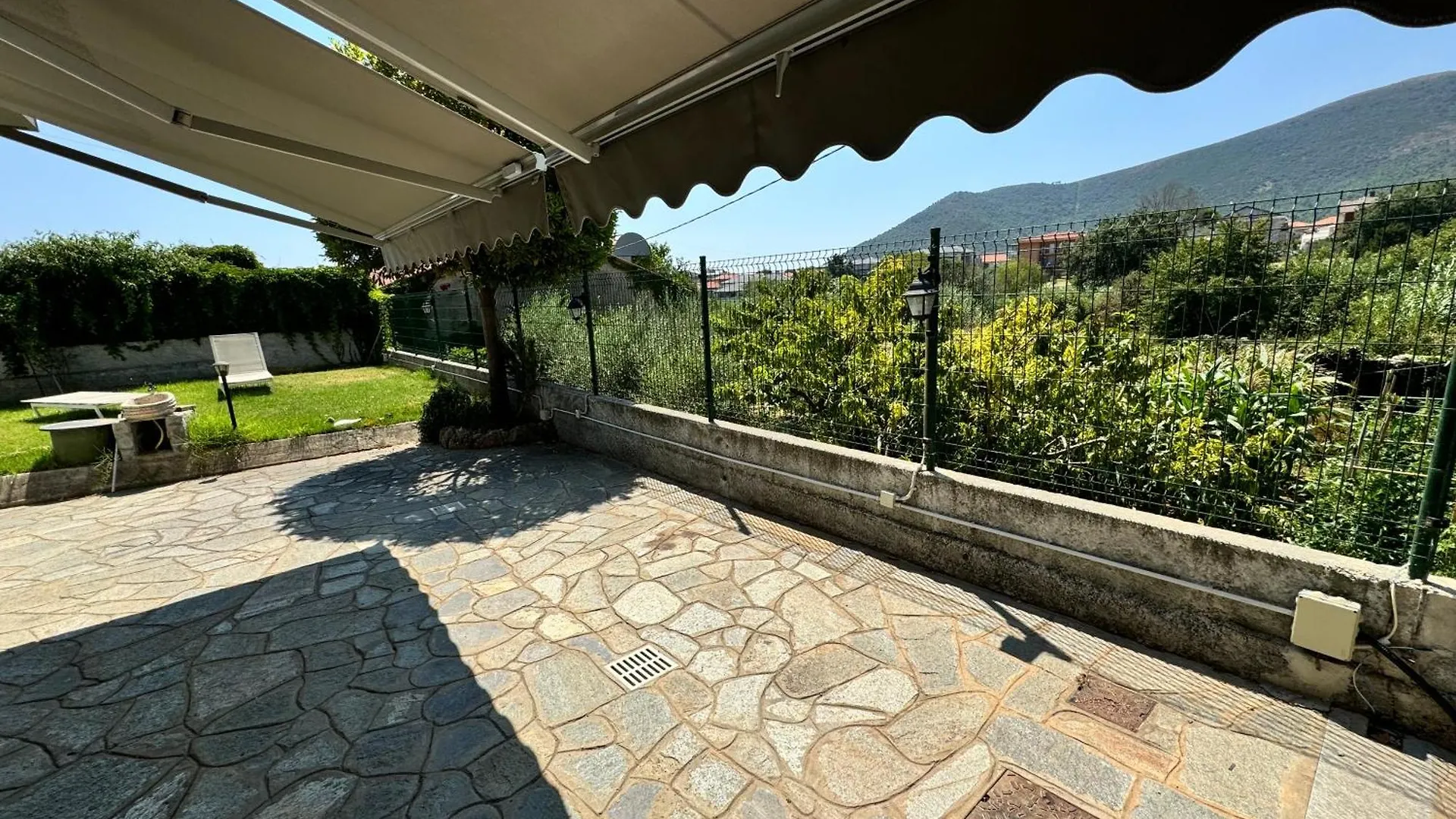 Guest house L'11 Affittacamere Borghetto Santo Spirito Italy